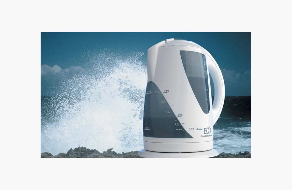  Kettle in front of crashing wave 